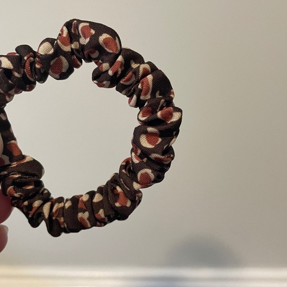 5 for $20: American Eagle skinny scrunchies - Picture 5 of 8